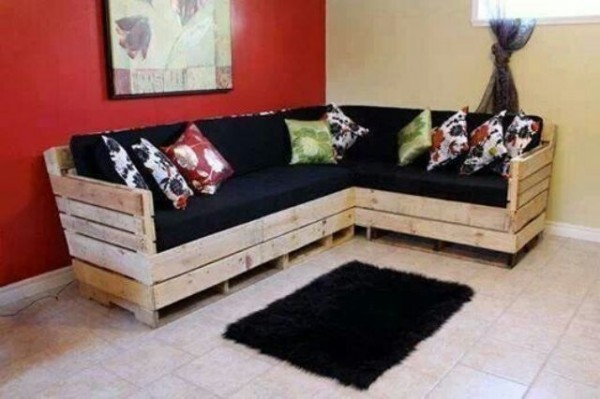 corner sofa made with pallet