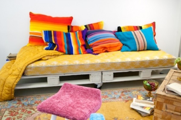 Sofas from the pallet decor-dreams.com - Decor ideas