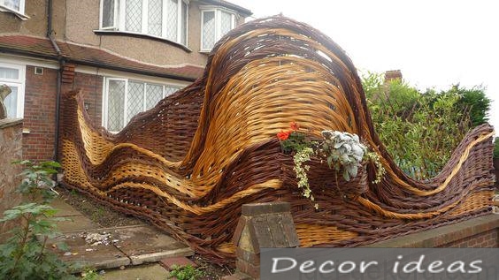 fence from a wavy wavy shape with braid elements