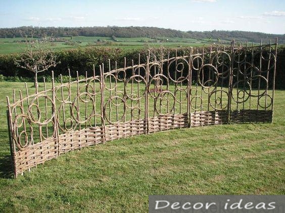 wooden fence using circular elements