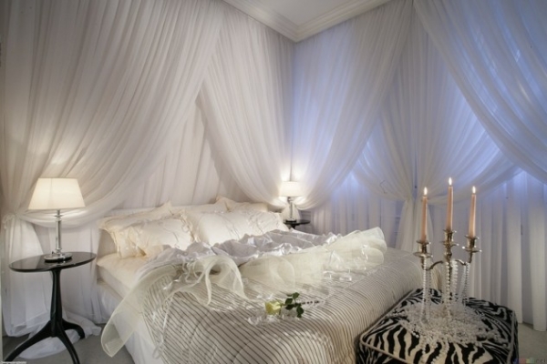 Make Your Bedroom More Romantic With Beautiful Canopy Beds
