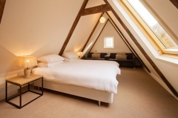 20 Cool Attic Bedroom Designs
