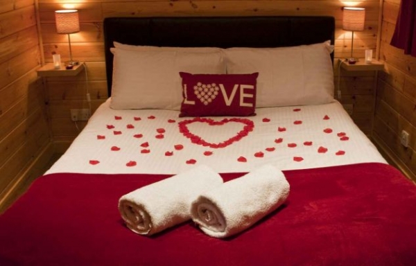 16 Romantic Bedroom Ideas For Him Or Her That Will Impress