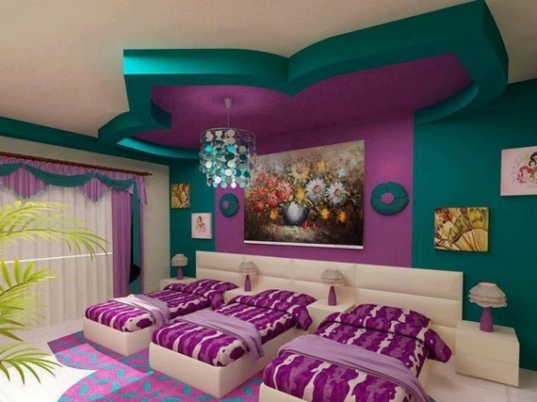 спальня з трьома дитячими ліжками, на стелі - великий лист, темно-зелені кольорі в поєднанні з фіолетовими