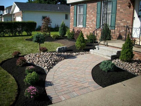 Flower beds and paving in front of the house: 28 ideas combination ...