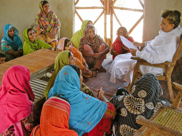 Yasmeen Lari at Green Women’s Center, Khairpur. Image © Yasmeen Lari/Heritage Foundation of Pakistan