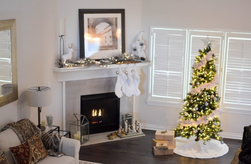decorate the apartment for the new year in a calm style