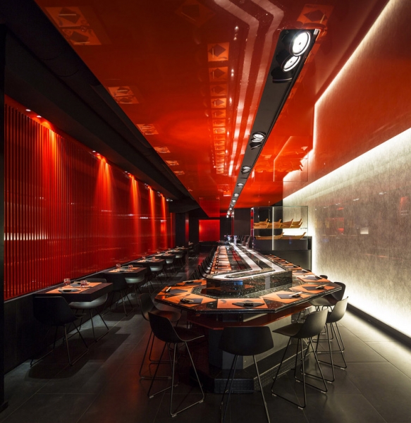 Zen Sushi Restaurant / Carlo Berarducci Architecture. Image © Fernando Guerra