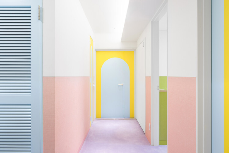 Making it Pop: 24 Residential Interiors that Embrace Color Blocking