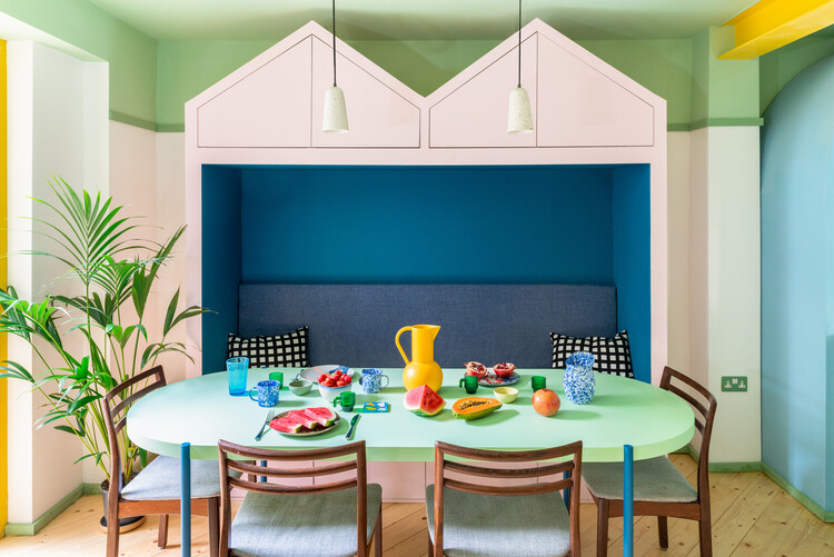 Making it Pop: 24 Residential Interiors that Embrace Color Blocking